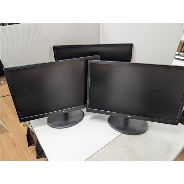 LOT OF 3 24" LG MONITORS (MODELES ASSORTI) *MISSING POWER CABLES*