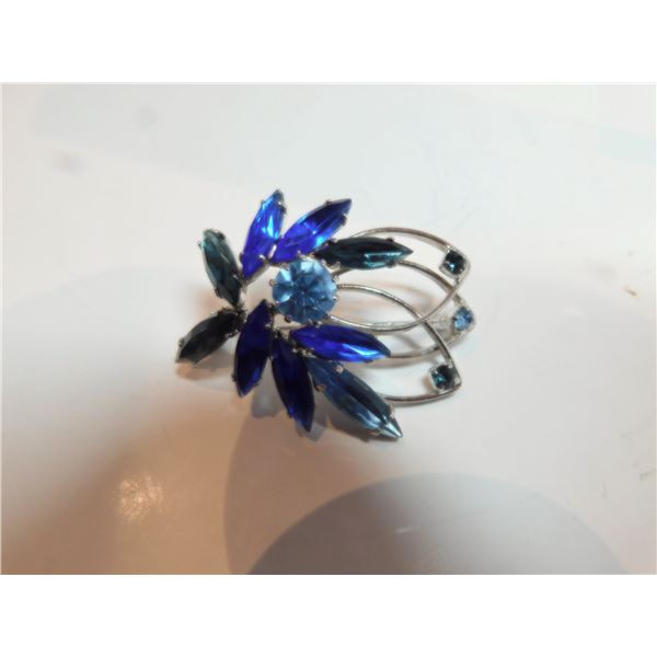 VINTAGE BLUE CRYSTAL BROACH
