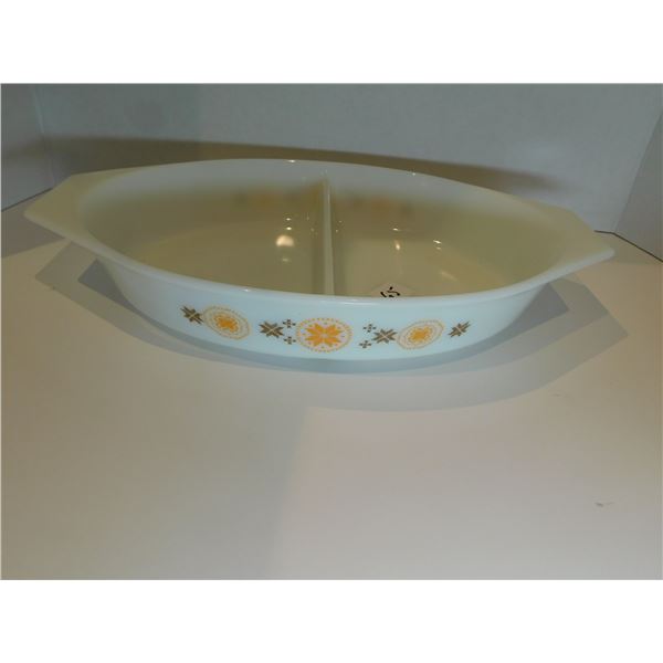 PYREX #31 1.5QT TOWN AND COUNTRY DIVIDED DISH