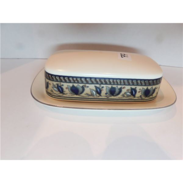 MACASA INTAGLIO ARABELLA COVERED BUTTER DISH