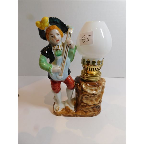 VINTAGE OIL LAMP, MINSTREL WITH MANDOLIN