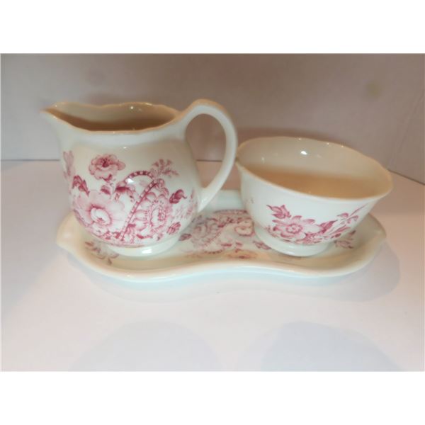 CROWN DEVON CREAM AND SUGAR SET WITH UNDERPLATE