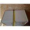 Image 2 : Vintage, white-painted waterfall-style chest of drawers featuring rounded top edges and double-handl