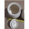Image 5 : Set of four ceramic or porcelain kitchen storage canisters in graduating sizes with white bodies, pi