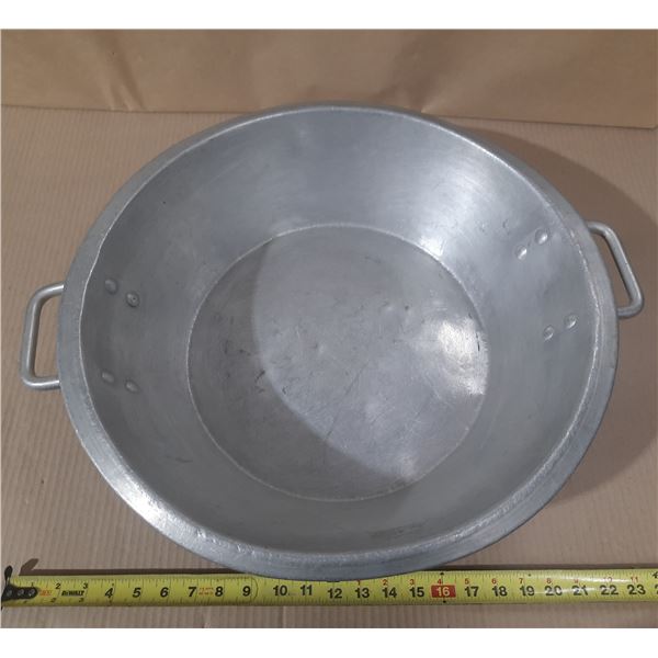 Aluminum cooking pot or basin with dual riveted side loop handles. (20 Inch)