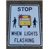 Image 1 : Traffic sign that instructs drivers to stop and not pass when school bus warning lights are flashing