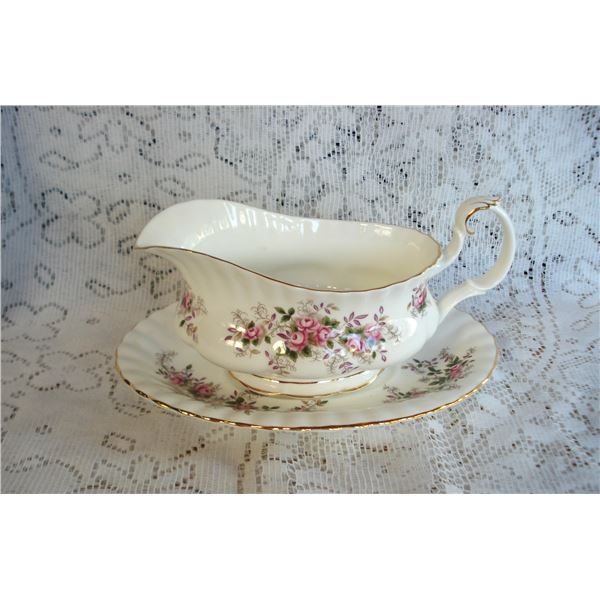 Royal Albert Lavender Rose Gravy Boat Set