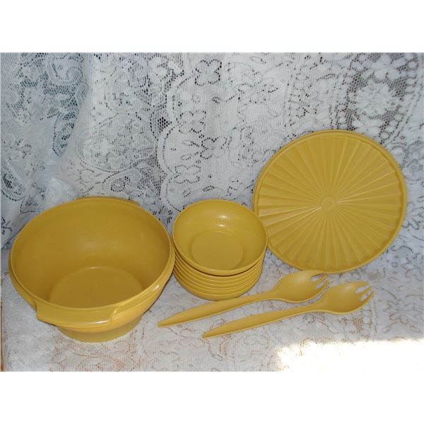 Vintage Tupperware Salad Set  Excellent Condition