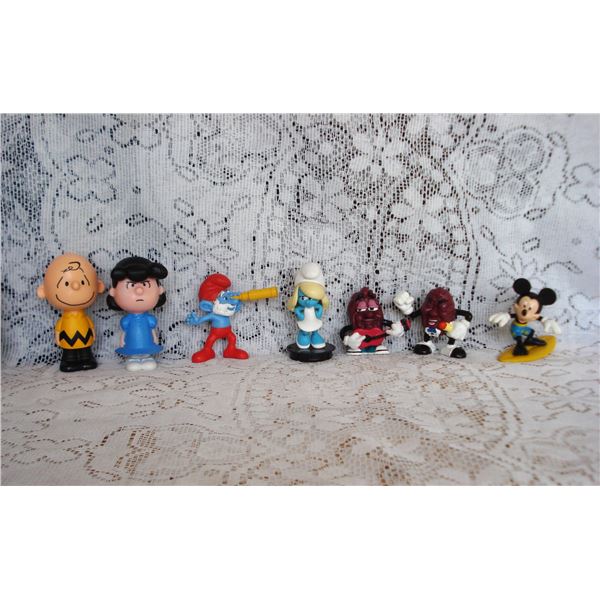 Character Collectibles   Smurfs  Charlie Brown etc