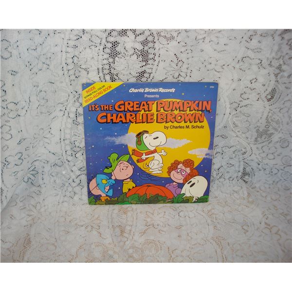 Charlie Brown Halloween Record With Story Book    Record And Book Very Nice Condition