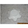 Image 2 : Ruffled Edge Fenton Dish