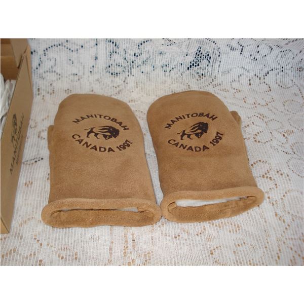 NIB Manitobah Mitts  Child Size