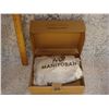 Image 2 : NIB Manitobah Mitts  Child Size