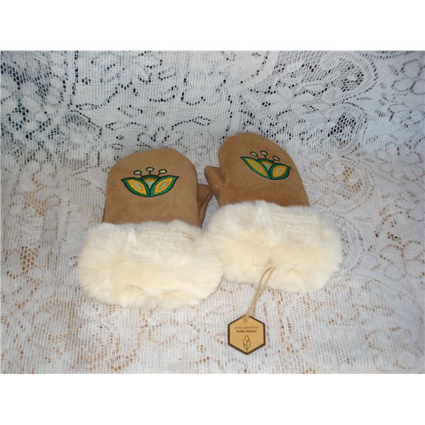 Child Size Manitobah Mitts