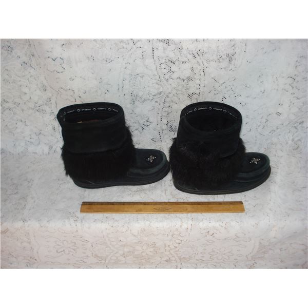 Manitobah Mukluks  Excellent condition