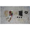 Image 3 : Collection Vintage/Antique Buttons Incl 19th Cent Glass and Carved MOP
