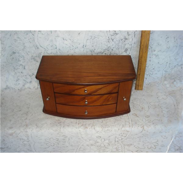 Wood Jewelry Box  Excellend Condition