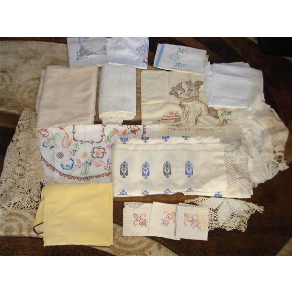 Linens Tablecloths  Doilies Etc  Appear Nice Vintage Cond But Not Examined