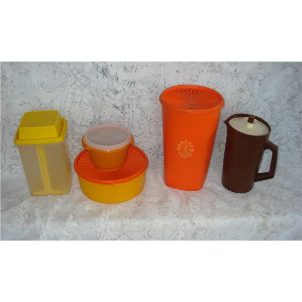 Vintage Tupperware With Bi-Coloured Container
