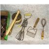 Image 3 : Flat Of Vintage Kitchen Ware