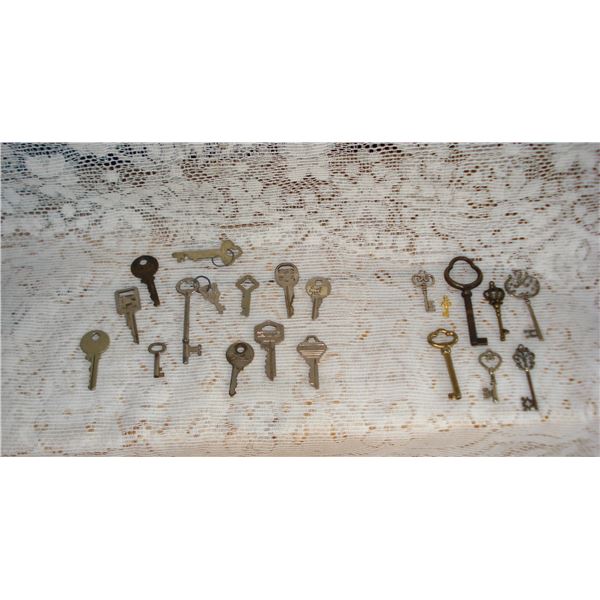 Assorted Keys  Lot On Right Is Decorative