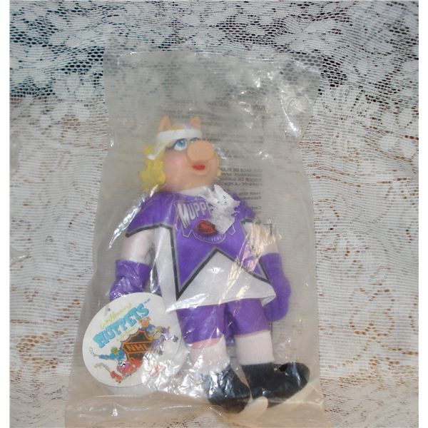 Miss Piggy Hockey Player In Sealed Package With Tags
