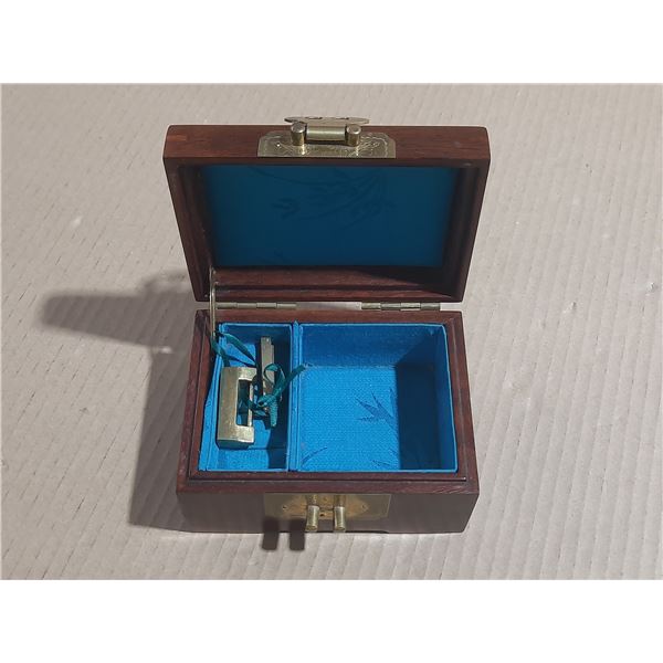 Jewelry box with lock and key