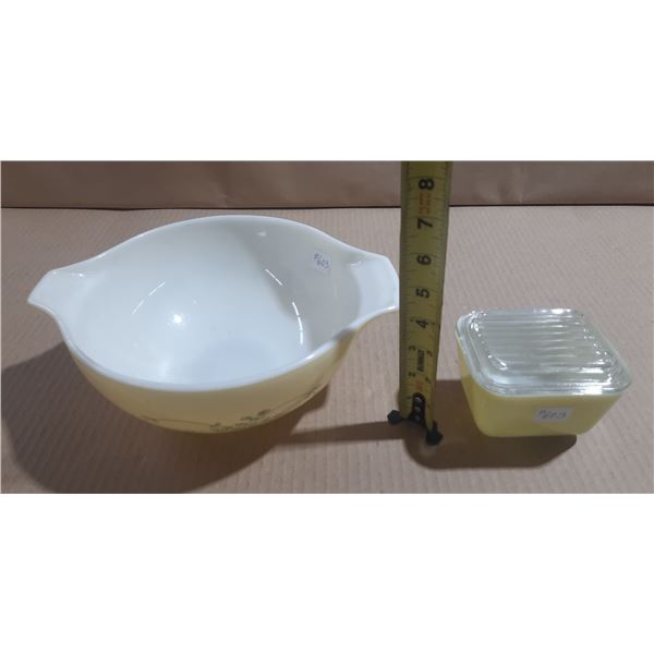 Pyrex bowl Shenandoah Pattern, 1981-86/ and yellow refrigerator dish