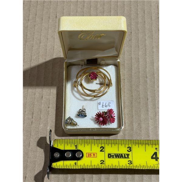 Gold tone Brooch with pink rhinestone, 2 pair earrings