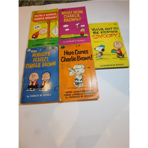 5-CHARLIE BROWN COMIC DIGESTS