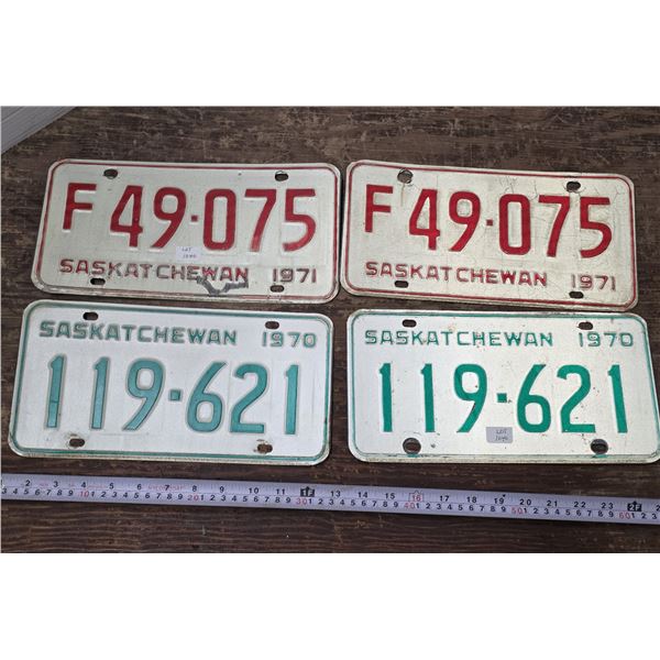 (4) 1970 & 1971 Sask Licence Plates (2 Matching Sets)