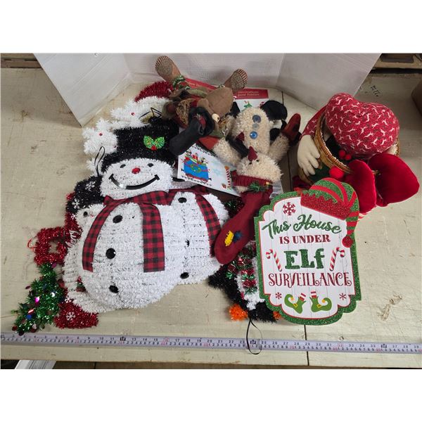 Lot of Assorted Christmas Décor