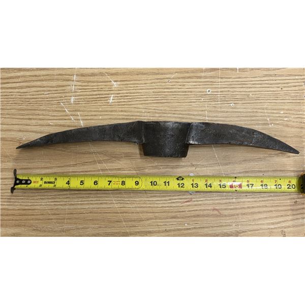 Vintage double-point pickaxe or cutter mattock head. (Weight 2.80 Kg)