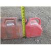 Image 4 : 1191-5 jerry cans