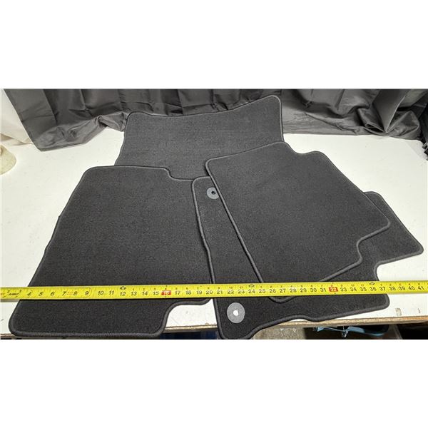 1193-Ford Escape 2025 floor mats (new)