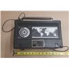 Image 4 : Vintage Holiday Model 2318 multi-band radio receiver. (Untested)