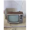 Image 1 : 1984 box tv with antenna- untested