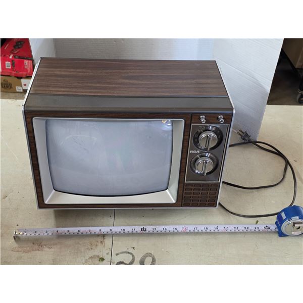Vintage box tv- untested