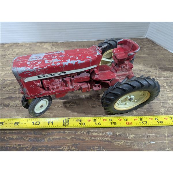 Vintage toy tractor "International"