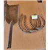 Image 1 : Horseshoes + Coal Shovel