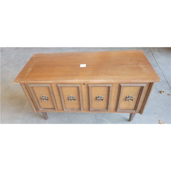 Huppe Cabinet from Victoriaville, Quebec