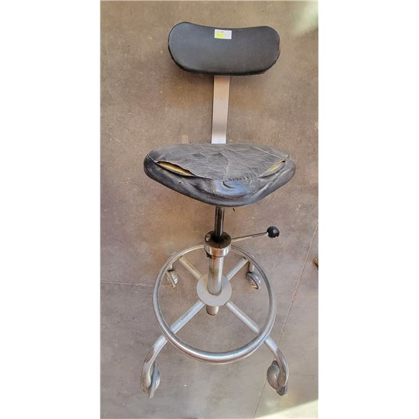 Swivel Chair w/ Height Adjustment
