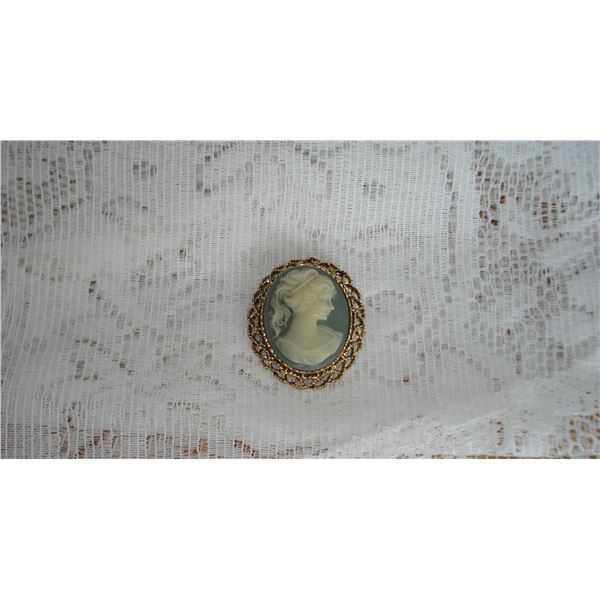 Unsigned Costume Cameo Brooch