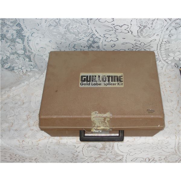 Photography Equipment  Case Does Not Stay Closed