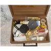 Image 2 : Photography Equipment  Case Does Not Stay Closed