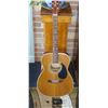 Image 1 : Vintage Acoustic Guitar With Pic And Toner