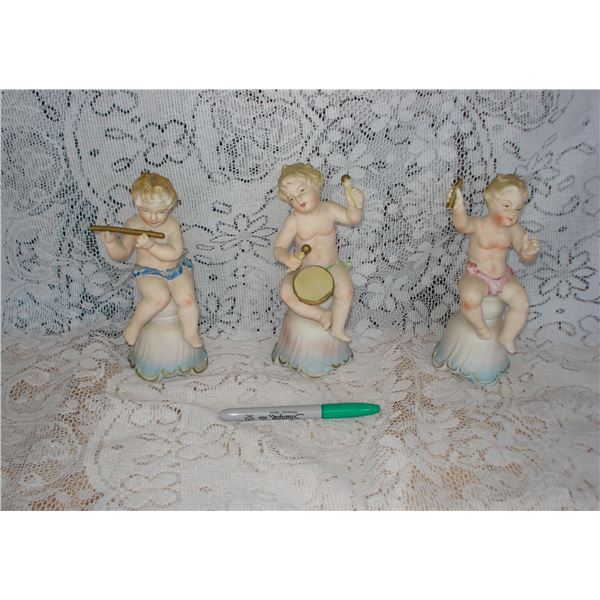 3 Ceramic Figures