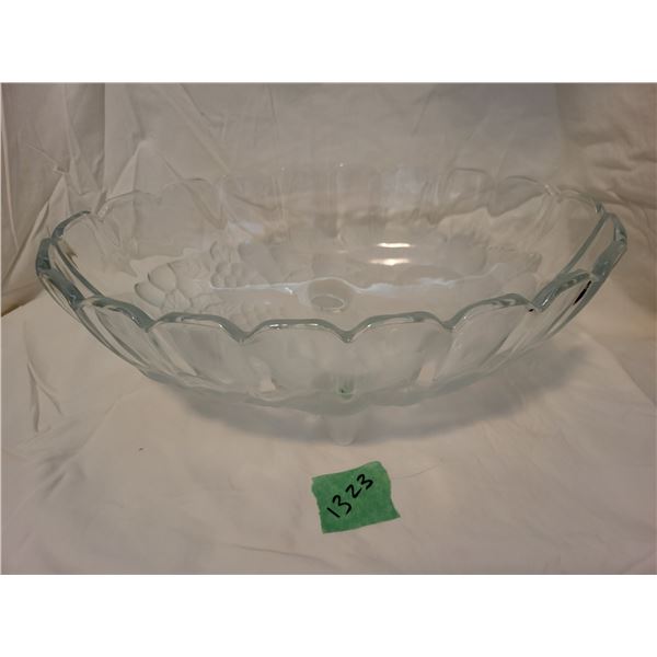 glass/crystal, partially frosted, 4-legged fruit bowl