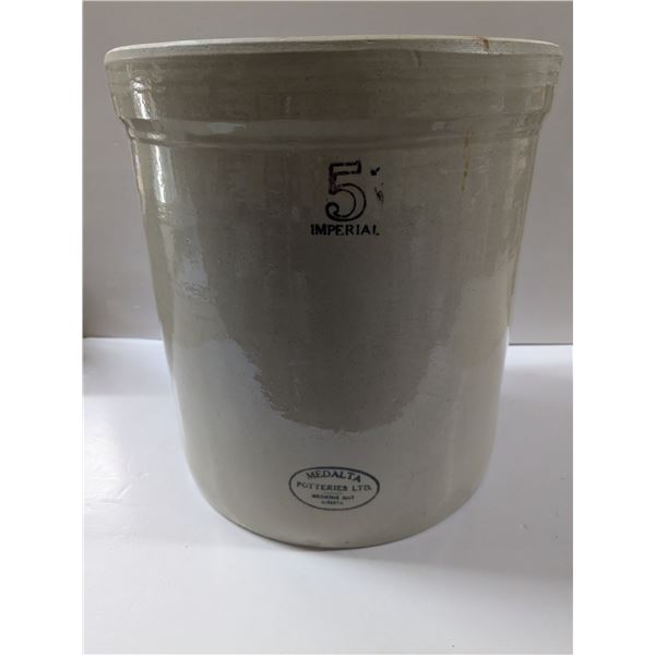 5-Gal Medalta Crock (very minor crack)