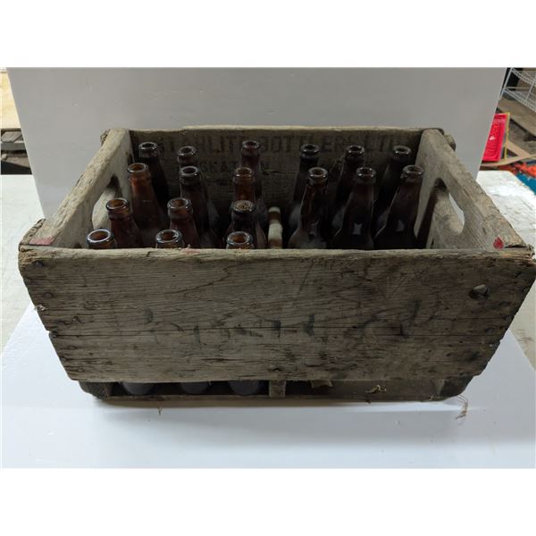 (18) Vintage Beer Bottles in Wooden Crate – “Starlite Bottlers Ltd. Saskatoon, Sas
